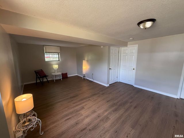 6345 N RANDWICK Road, Peoria, IL 61615