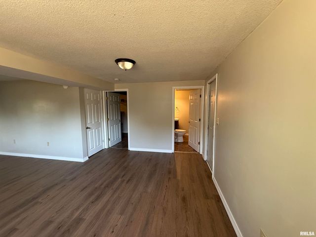 6345 N RANDWICK Road, Peoria, IL 61615