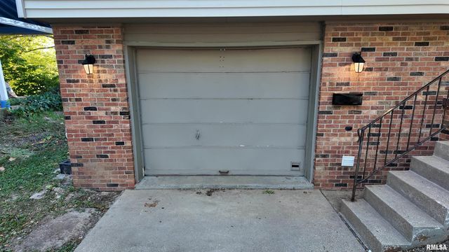 6345 N RANDWICK Road, Peoria, IL 61615