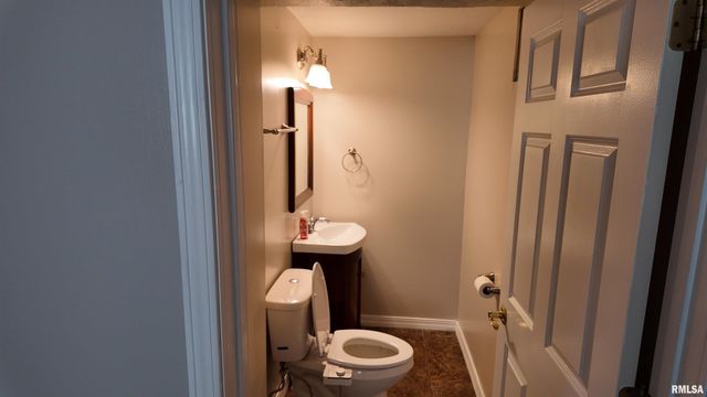 6345 N RANDWICK Road, Peoria, IL 61615