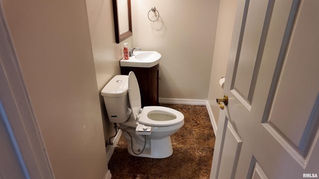 6345 N RANDWICK Road, Peoria, IL 61615