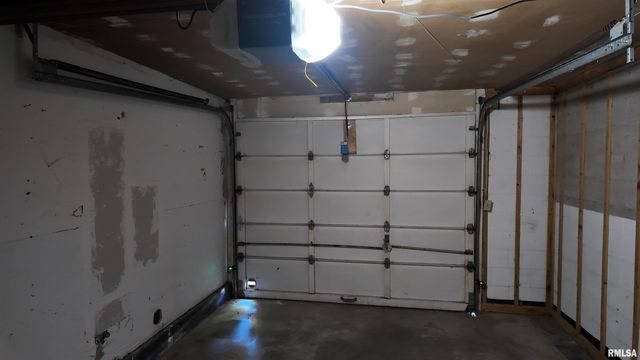 6345 N RANDWICK Road, Peoria, IL 61615