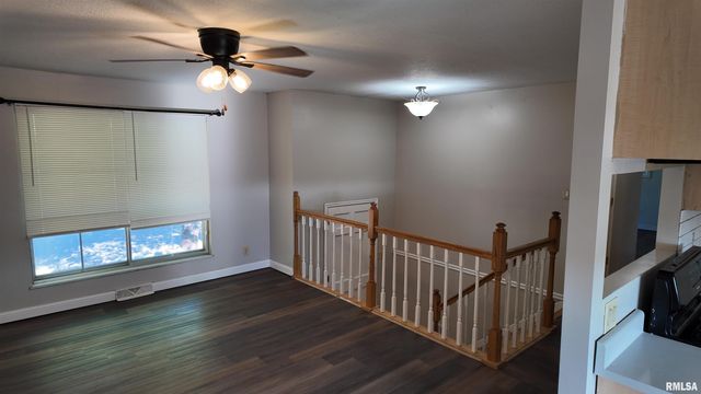 6345 N RANDWICK Road, Peoria, IL 61615