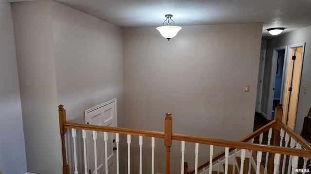 6345 N RANDWICK Road, Peoria, IL 61615