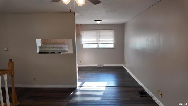 6345 N RANDWICK Road, Peoria, IL 61615