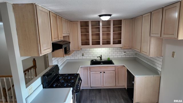 6345 N RANDWICK Road, Peoria, IL 61615