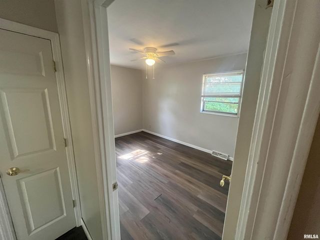 6345 N RANDWICK Road, Peoria, IL 61615