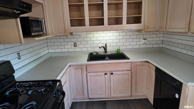 6345 N RANDWICK Road, Peoria, IL 61615