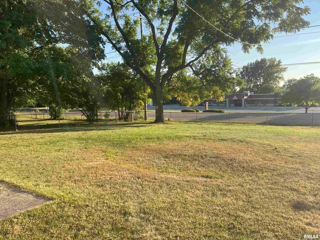 6345 N RANDWICK Road, Peoria, IL 61615