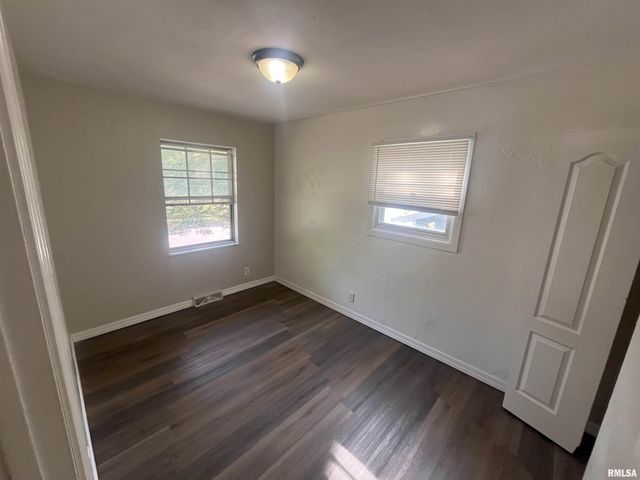 6345 N RANDWICK Road, Peoria, IL 61615