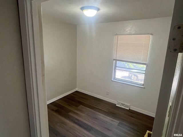 6345 N RANDWICK Road, Peoria, IL 61615