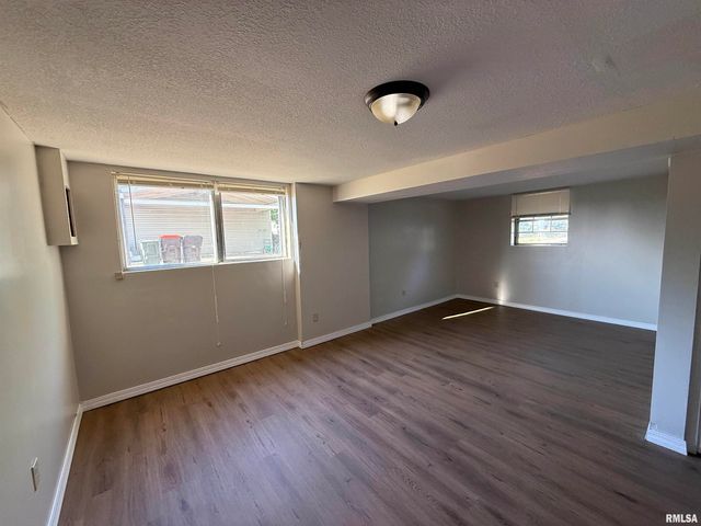 6345 N RANDWICK Road, Peoria, IL 61615