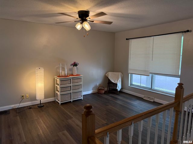 6345 N RANDWICK Road, Peoria, IL 61615