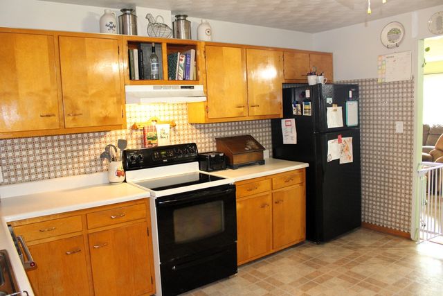 8 Edgelea Circle, Clinton, IL 61727