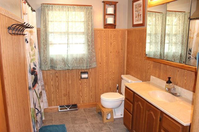 8 Edgelea Circle, Clinton, IL 61727