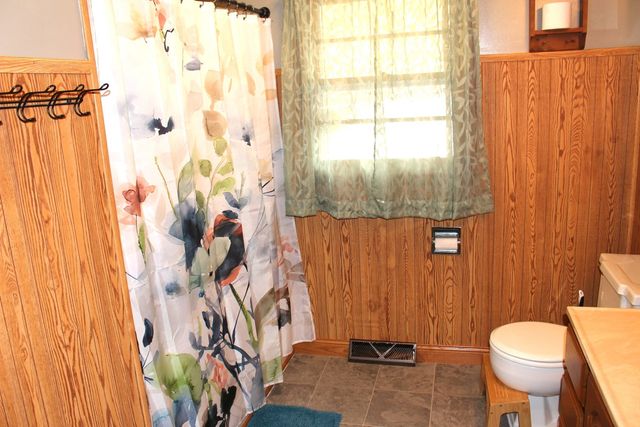 8 Edgelea Circle, Clinton, IL 61727