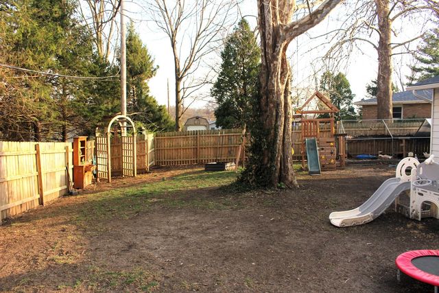 8 Edgelea Circle, Clinton, IL 61727