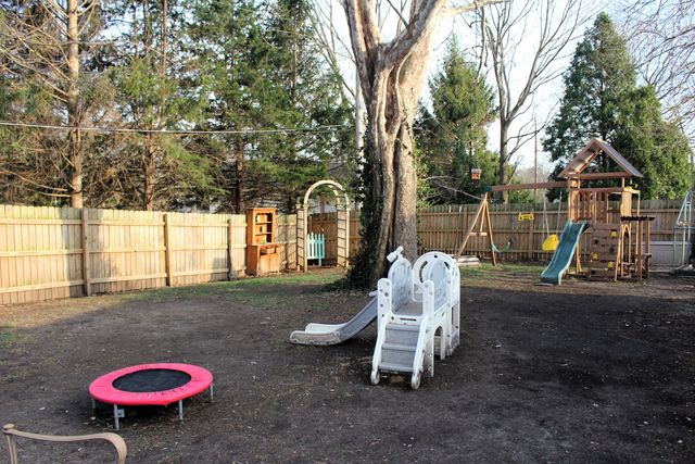 8 Edgelea Circle, Clinton, IL 61727