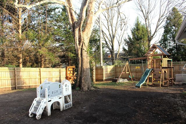 8 Edgelea Circle, Clinton, IL 61727