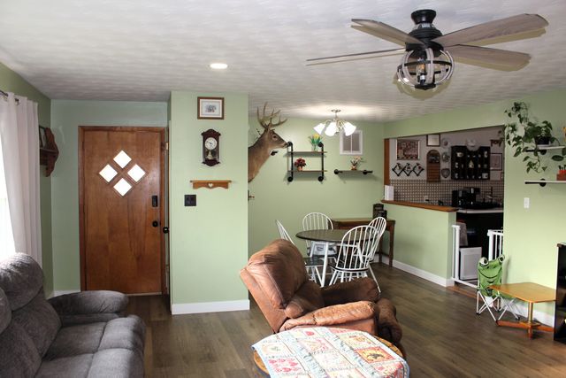 8 Edgelea Circle, Clinton, IL 61727