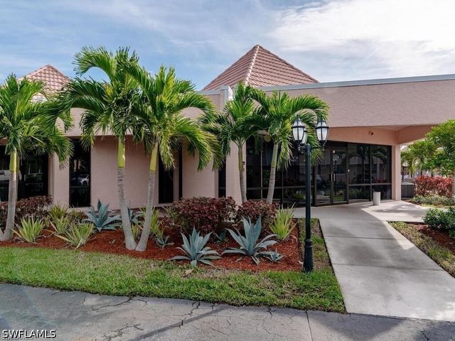 170 Turtle Lake CT 103, Naples, FL 34105