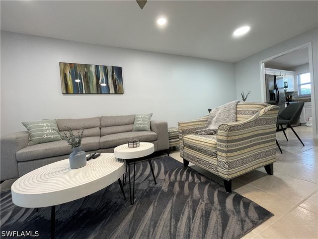 170 Turtle Lake CT 103, Naples, FL 34105