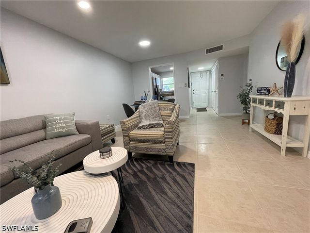 170 Turtle Lake CT 103, Naples, FL 34105