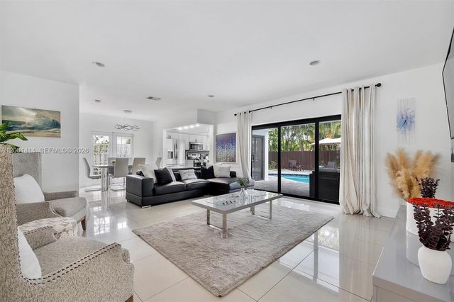 5800 NE 18th Avenue, Fort Lauderdale, FL 33334