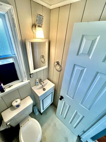 738 Washington Avenue, Holland, MI 49423