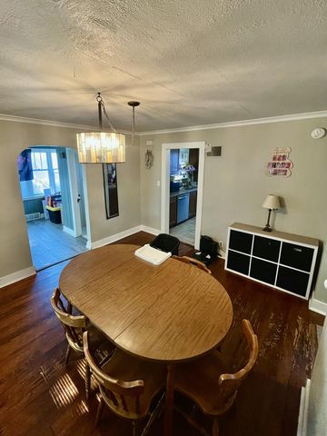 738 Washington Avenue, Holland, MI 49423