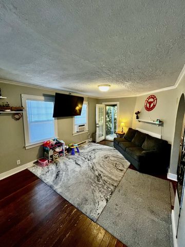 738 Washington Avenue, Holland, MI 49423