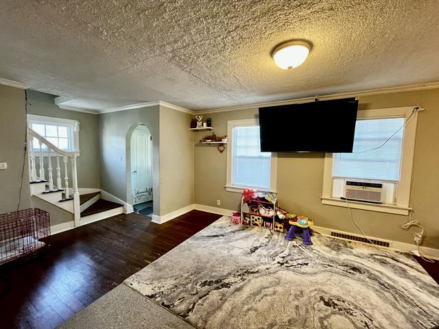 738 Washington Avenue, Holland, MI 49423