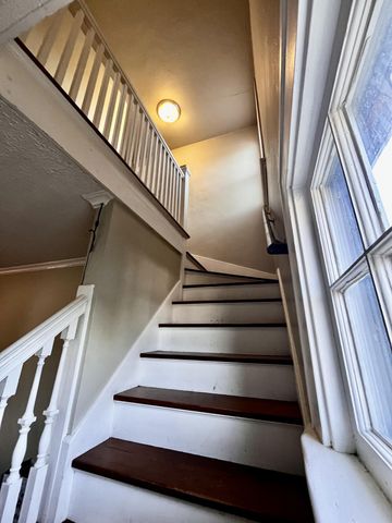 738 Washington Avenue, Holland, MI 49423