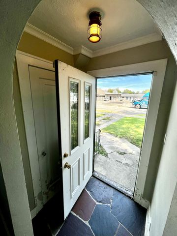 738 Washington Avenue, Holland, MI 49423
