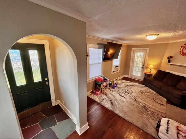 738 Washington Avenue, Holland, MI 49423