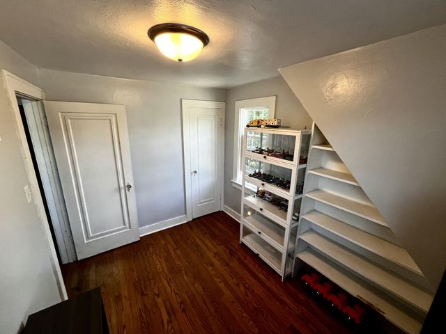 738 Washington Avenue, Holland, MI 49423