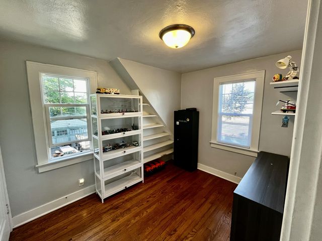 738 Washington Avenue, Holland, MI 49423