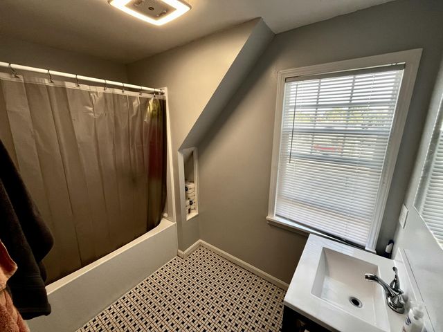 738 Washington Avenue, Holland, MI 49423