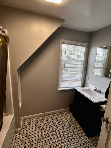 738 Washington Avenue, Holland, MI 49423