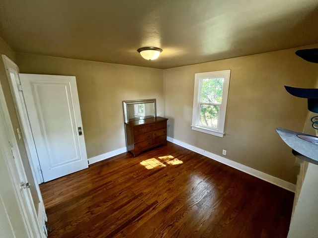 738 Washington Avenue, Holland, MI 49423
