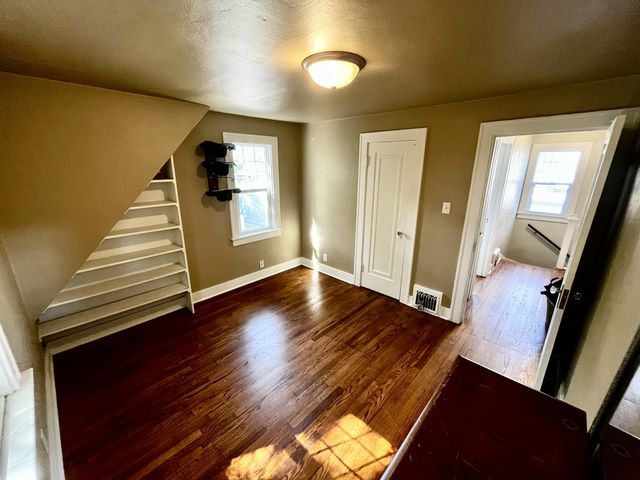 738 Washington Avenue, Holland, MI 49423