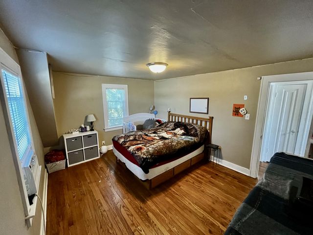 738 Washington Avenue, Holland, MI 49423