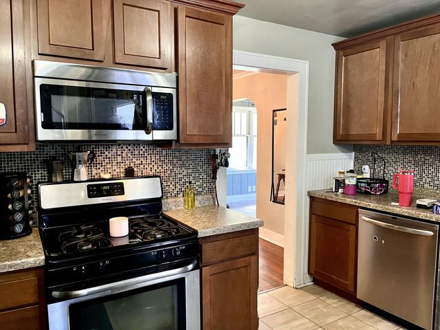738 Washington Avenue, Holland, MI 49423