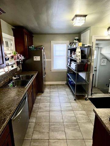 738 Washington Avenue, Holland, MI 49423