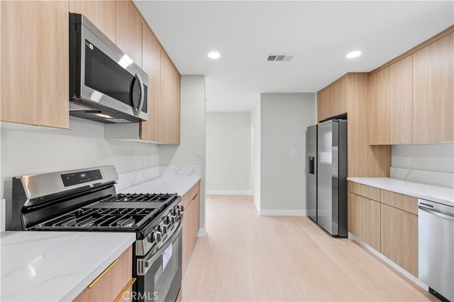 7108 Quakertown Avenue, Winnetka, CA 91306