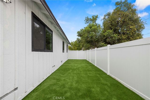 7108 Quakertown Avenue, Winnetka, CA 91306