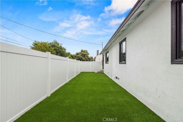 7108 Quakertown Avenue, Winnetka, CA 91306