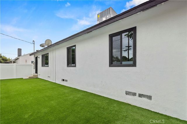 7108 Quakertown Avenue, Winnetka, CA 91306