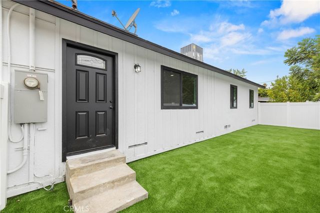7108 Quakertown Avenue, Winnetka, CA 91306