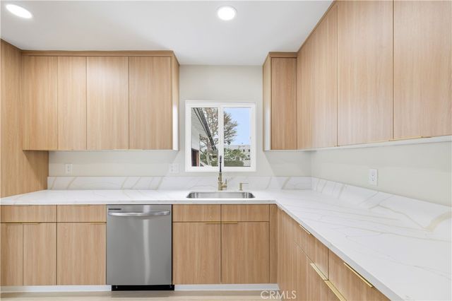7108 Quakertown Avenue, Winnetka, CA 91306